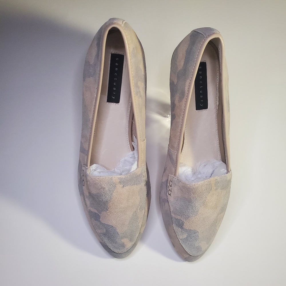 Sanctuary Womens Shoes Stroll Neutral Camo Almond Toe Loafers Color: Cream/Tan